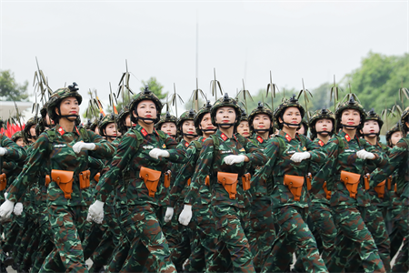 Những "bóng hồng" tỏa nắng ở sân bay Biên Hòa