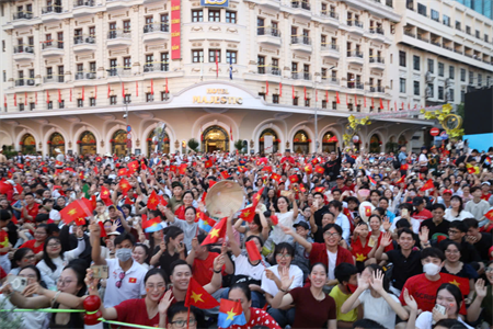 Tình quân dân hòa làm một trong ngày hội non sông