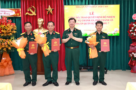 Công bố, trao quyết định bổ nhiệm chức vụ Chánh án, Phó Chánh án Tòa án Quân sự Quân khu 7