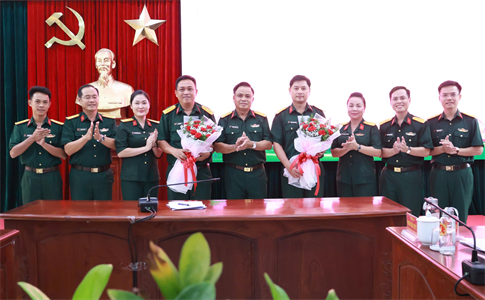 Bàn giao nhiệm vụ Trưởng phòng, Bí thư Chi bộ Phòng Công tác quần chúng
