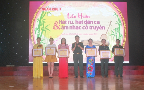 Quân khu 7 tổ chức Liên hoan hát ru khối các công ty, nhà trường