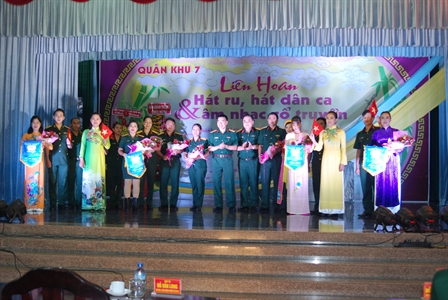Liên hoan hát ru, hát dân ca và âm nhạc cổ truyền khối cơ quan Quân khu