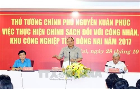 Thủ tướng Nguyễn Xuân Phúc kiểm tra các thiết chế công đoàn và đối thoại với công nhân tại Đồng Nai