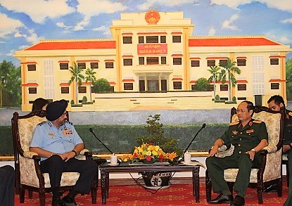 Bộ Tư lệnh Quân khu 7 đón tiếp Tư lệnh Không quân Ấn Độ