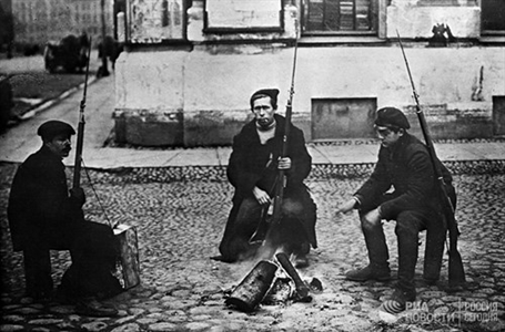 Vũ khí được sử dụng trong Cách mạng Tháng Mười Nga năm 1917