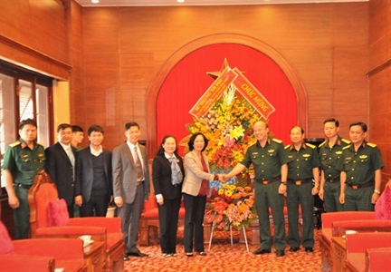Đồng chí Trương Thị Mai - Ủy viên Bộ Chính trị, Trưởng Ban Dân vận Trung ương chúc mừng Quân khu 7 nhân ngày thành lập QĐND Việt Nam