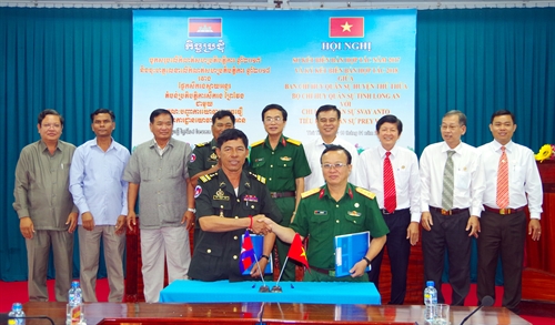 Ban CHQS huyện Thủ Thừa, tỉnh Long An và Chi khu quân sự Svayanto ký kết biên bản hợp tác năm 2018