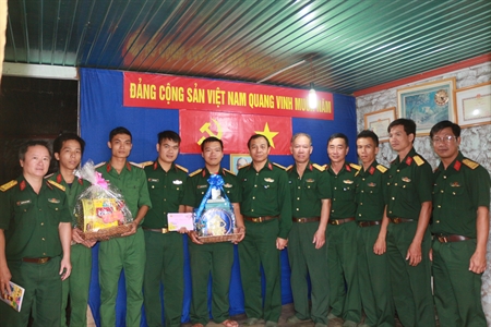 Xuân ấm lòng hậu phương người lính biển