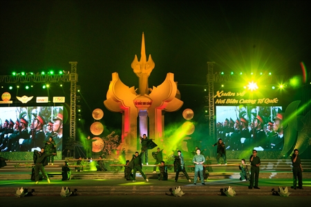 Ấm áp chương trình nghệ thuật "Xuân về nơi biên cương Tổ quốc"