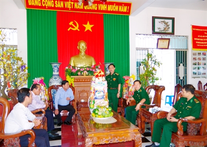 Lãnh đạo tỉnh thăm và chúc Tết Bộ chỉ huy Bộ đội Biên phòng Long An