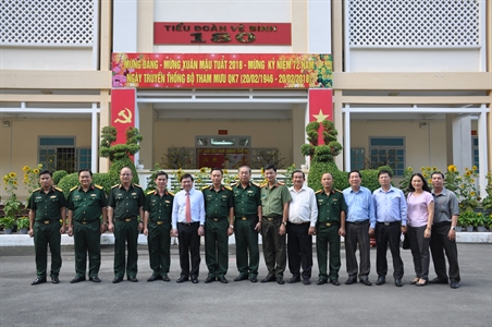 Đồng chí Nguyễn Thành Phong, Chủ tịch UBND thành phố Hồ Chí Minh thăm, chúc tết Bộ Tư lệnh Quân khu 7