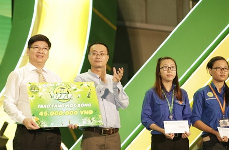 Tập đoàn Tân Hiệp Phát tặng 30 suất học bổng cho sinh viên ĐH Nông Lâm