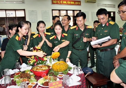 Cục Chính trị Quân khu 7 thi nấu ăn nhân Ngày Gia đình Việt Nam