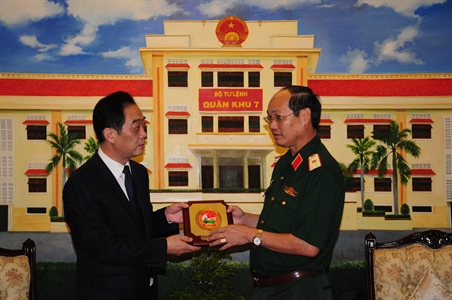 Tổng Lãnh sự Trung Quốc thăm Quân khu 7