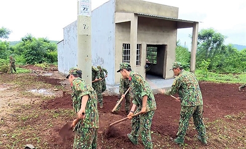 Đoàn Kinh tế - Quốc phòng 778 giúp đồng bào Tiểu khu 119